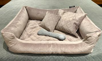 mooi hondenbed beautiful dog bed beschikbaar voor biedingen