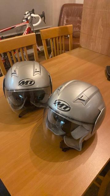 Helmen voor op de moto beschikbaar voor biedingen