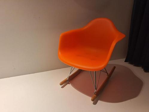 eames kinderstoel, Kinderen en Baby's, Kinderstoelen, Zo goed als nieuw, Overige typen, Ophalen