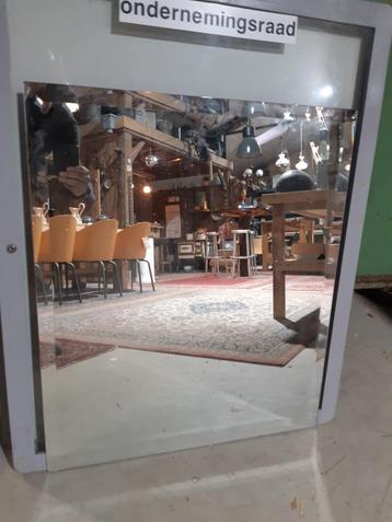 Spiegels div maten en vormen beschikbaar voor biedingen