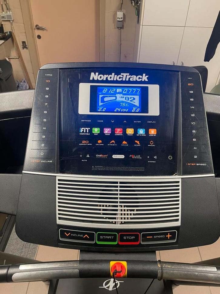 Een heel goeie loopband , merk nordictrack C200 2.75 chp, Sport en Fitness, Fitnessapparatuur, Zo goed als nieuw, Loopband, Ophalen