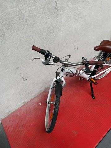 B’TWIN Poply 300 meisjesfiets 24 inch beschikbaar voor biedingen