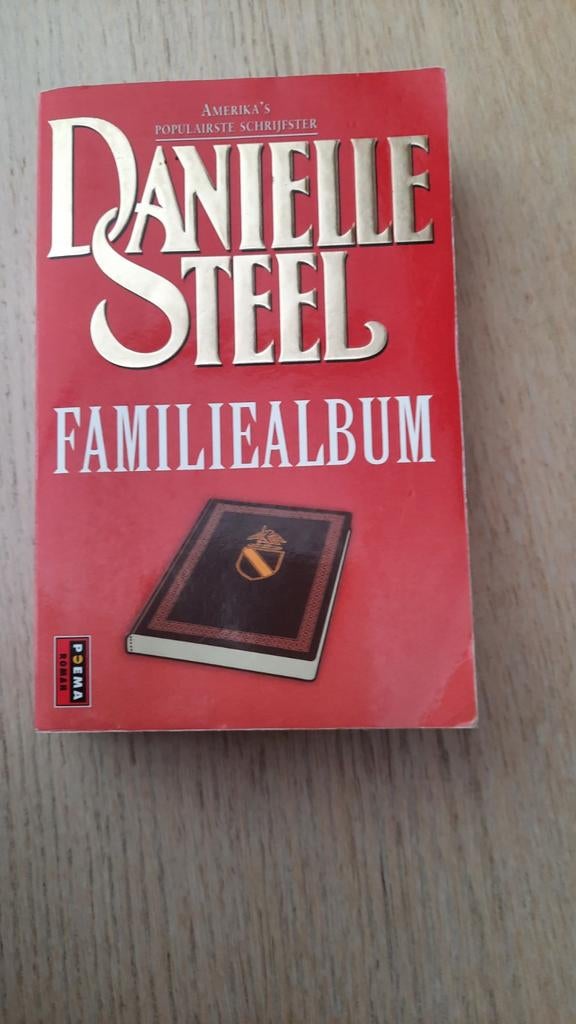 Danielle Steel - Familiealbum, Boeken, Ophalen of Verzenden, Gelezen, Danielle Steel