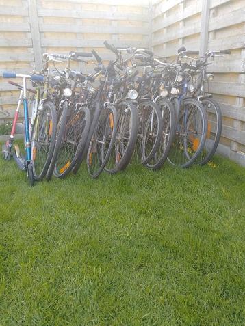 Lot van 12 fietsen en twee Steps  beschikbaar voor biedingen