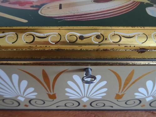 Grote blikken vintage doos, met sleuteltje! 30 x 20 x 11 cm, Verzamelen, Blikken, Gebruikt, Overige, Overige merken, Ophalen of Verzenden
