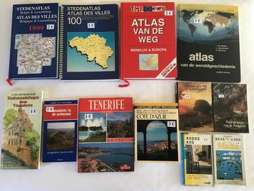 12 boeken van reisgidsen, atlassen en wandeltochten beschikbaar voor biedingen