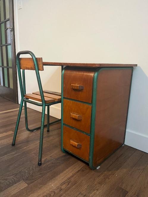 Mooi vormgegeven kinderbureau met stoel, Kinderen en Baby's, Kinderstoelen, Gebruikt, Ophalen