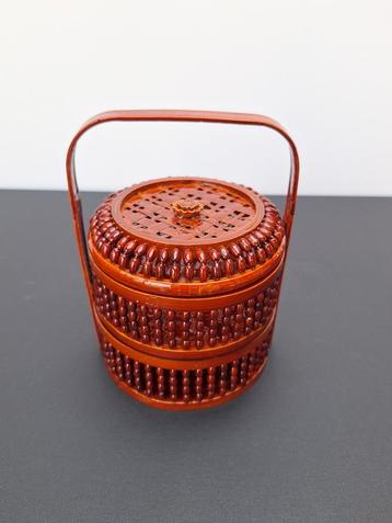 Vintage roodgelakt chinees Dimsum mandje met kralen beschikbaar voor biedingen