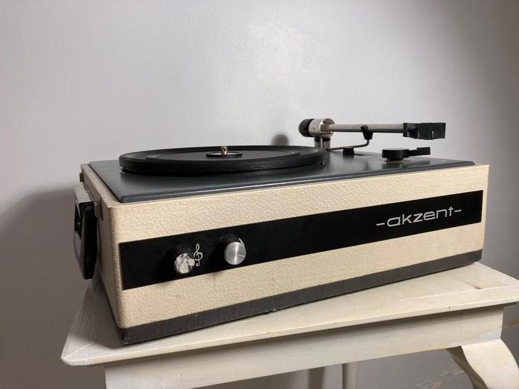 Vintage draagbare platenspeler Akzent Made in DDR 1971-1972, Antiek en Kunst, Antiek | Tv's en Audio, Ophalen of Verzenden