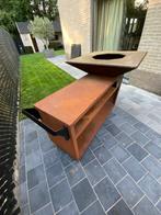 BBQ type Ofyr uit cortenstaal op wielen, Ophalen, Zo goed als nieuw, Met accessoires