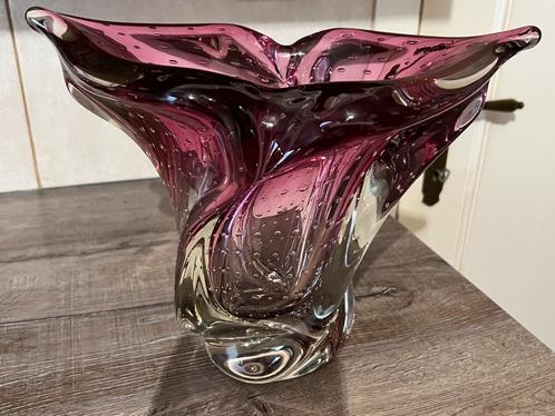 Vaas Doyen Burgundy vintage handgemaakt rond 1950 H 26 x B31, Antiek en Kunst, Antiek | Glaswerk en Kristal, Ophalen