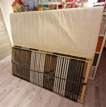 Matras (160x200) met lattenbodem beschikbaar voor biedingen
