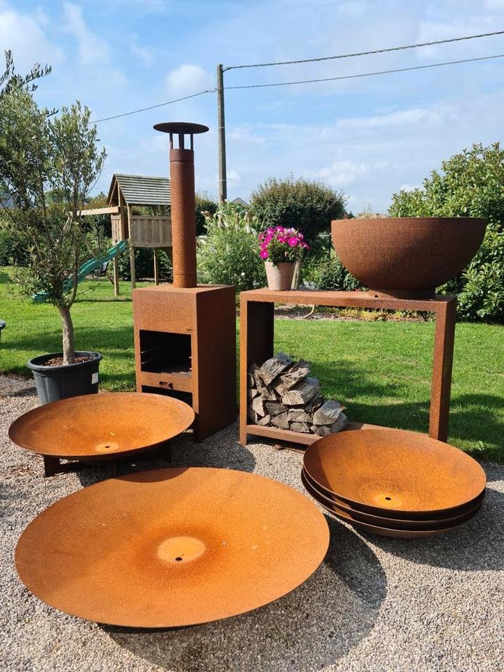 Vuurschaal in cortenstaal - vuurhaard - houtopslag, Tuin en Terras, Overige Tuin en Terras, Zo goed als nieuw, Ophalen