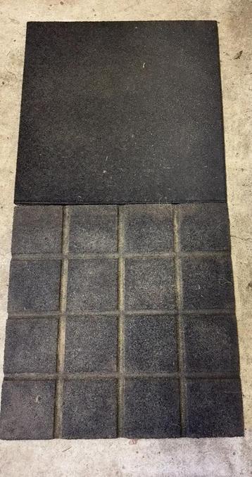 Rubberen tegels 50x50x2,5 zwembad speeltoestel ed ruim 20m2, Enlèvement, Utilisé, Autres matériaux