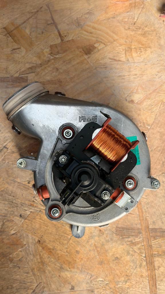 Extracteur / ventilateur Saunier Duval S1073600 — pièce, Bricolage & Construction, Chauffage & Radiateurs, Utilisé, Chaudière CC ou Chaudière combinée