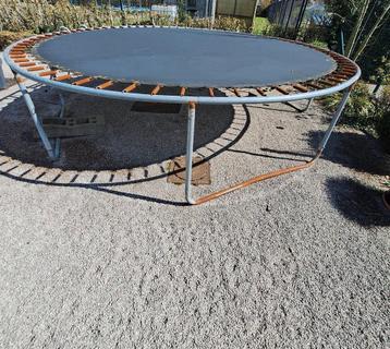 Trampoline beschikbaar voor biedingen