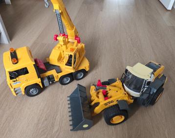 Speelgoedcamion en tractor beschikbaar voor biedingen