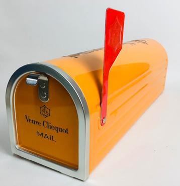 Veuve Cliquot Mailbox metalen Champagne opbergkoffer koelbox beschikbaar voor biedingen