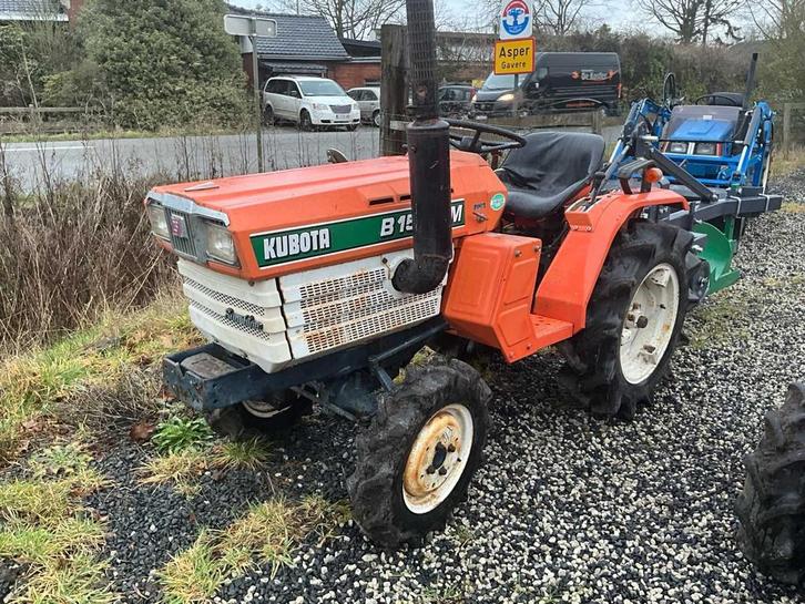 Kubota B1502-M avec charrue, Articles professionnels, Machines & Construction | Jardin, Parc & Sylviculture, Autres types