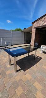 Moderne eettafel met glazen tafelblad en zwarte afwerking., Huis en Inrichting, Tafels | Eettafels, Ophalen, Zo goed als nieuw