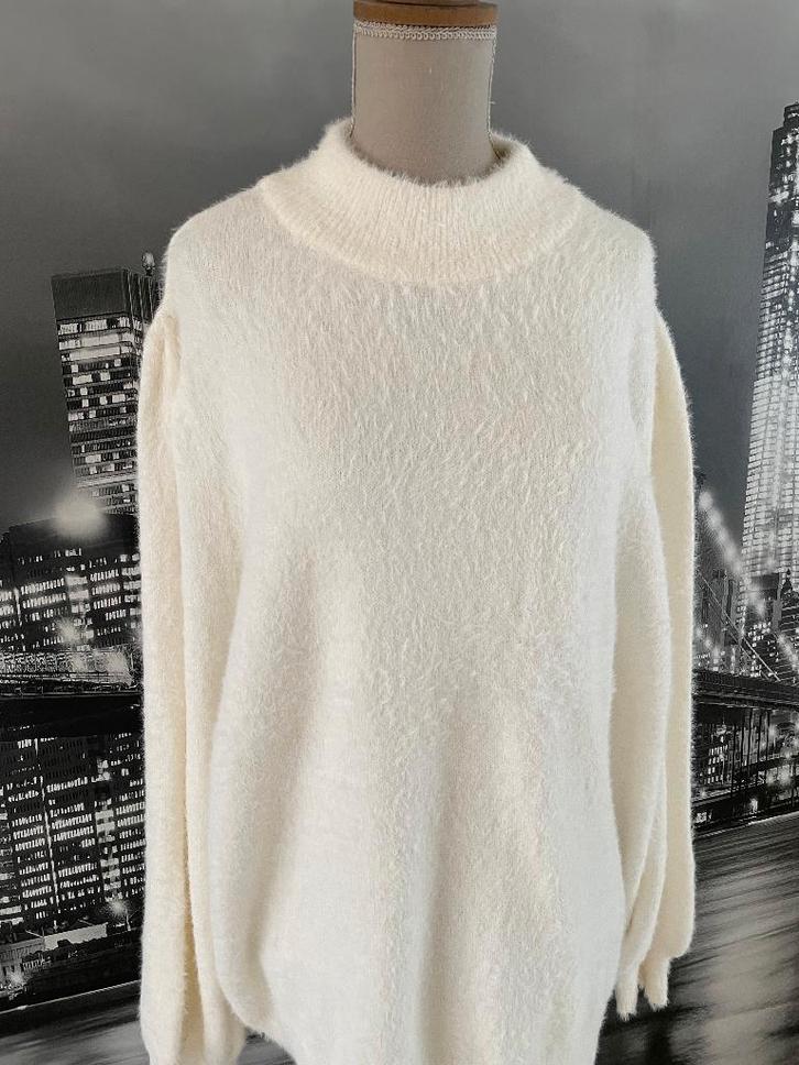 prachtige witte trui 48 - GRATIS trui bij aankoop, Vêtements | Femmes, Pulls & Gilets, Comme neuf, Taille 46/48 (XL) ou plus grande