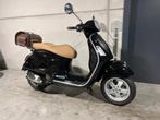 Vespa GTS300 vespa met bagagekoffer in prachtstaat, Motoren, Scooter, 300 cc, Bedrijf, 12 t/m 35 kW