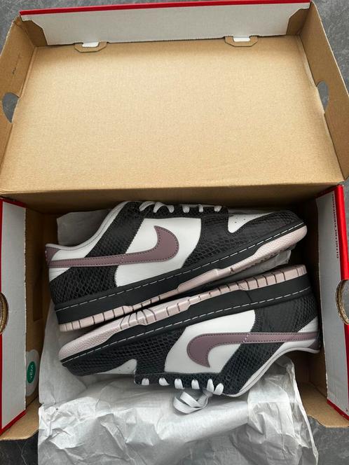 Nike Dunk Low SE unisex Taupe grey/platinum violet, Kleding | Heren, Schoenen, Sneakers, Ophalen of Verzenden