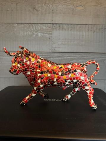 Statue décorative en forme de "Taureau". beschikbaar voor biedingen