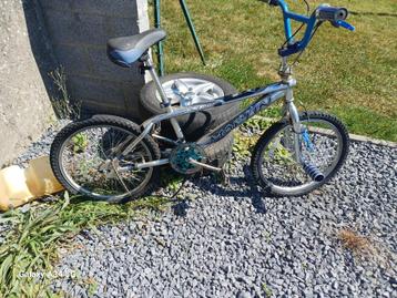 Set van 2 bmx om de verkoopuitwisseling te herstellen  beschikbaar voor biedingen