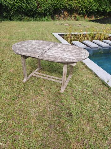 Teak Tuintafel (mooi vergrijsd) beschikbaar voor biedingen