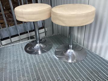 Tabouret design x 2 annees 60 chrome et blanche 45 x 35 cm beschikbaar voor biedingen