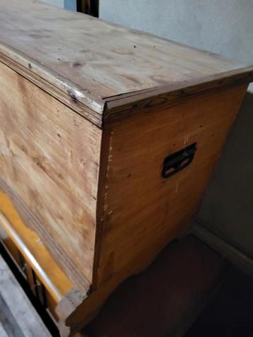 Houten kist beschikbaar voor biedingen
