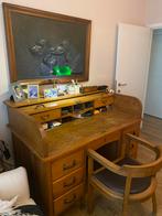 Antiek eiken bureau met stoel en bronzen afbeelding honden, Enlèvement