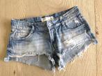 Zara jeansshortje maat 34, Kleding | Dames, Ophalen of Verzenden, Zo goed als nieuw