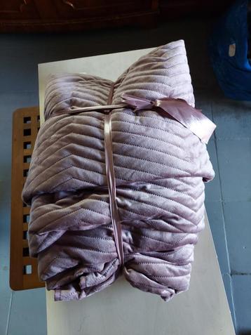 Zeer mooie en zachte roze deken van Eoko Tex beschikbaar voor biedingen