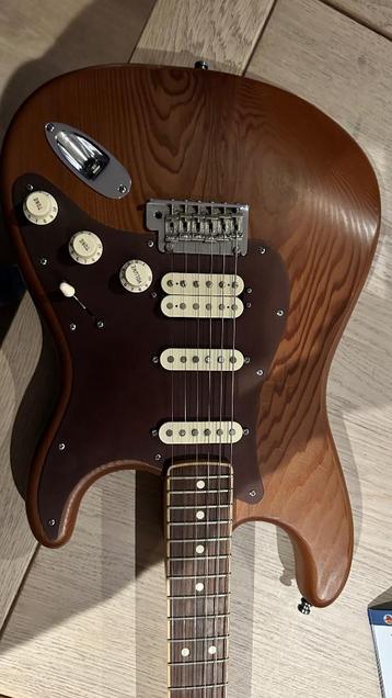 Fender Special Edition Reclaimed Old Growth Redwood Stratoca