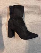 Halfhoge laarzen van zwart fluweel, Zwart, Lage of Enkellaarzen, Nieuw, Sans marque