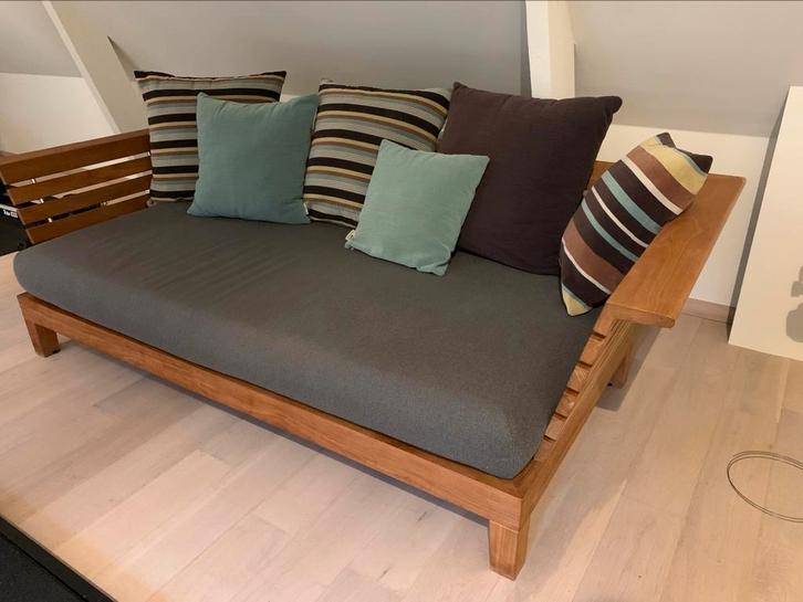 Glöster lounge zetel met zitkussen en 6 kussens, Tuin en Terras, Tuinsets en Loungesets, Zo goed als nieuw, Ophalen