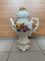 Porseleinen vaas met bloemen en deksel Capodimonte, Antiek en Kunst, Ophalen of Verzenden