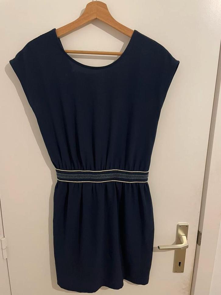 Marineblauwe jurk Opullence, Kleding | Dames, Jurken, Zo goed als nieuw, Maat 38/40 (M), Blauw, Boven de knie, Ophalen of Verzenden