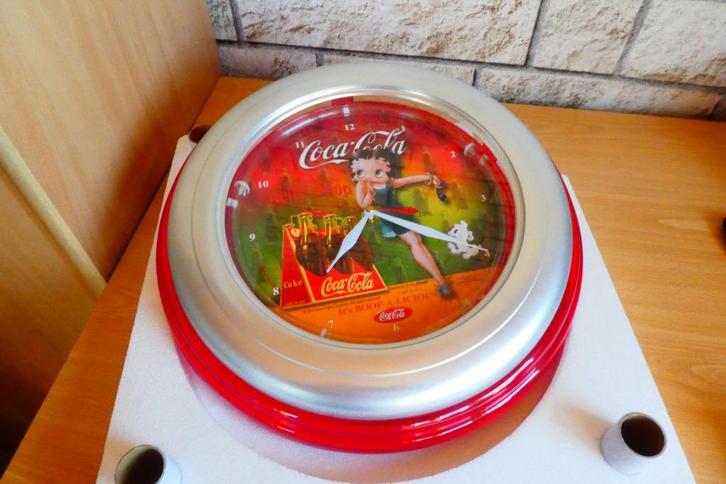 Betty Boop horloge murale Néon 2003, Collections, Statues & Figurines, Neuf, Humain, Enlèvement ou Envoi