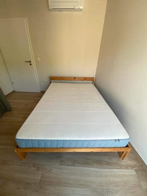 Cadre de lit Neiden + Matelas Vestmarka, Huis en Inrichting, Slaapkamer | Bedden, Zo goed als nieuw, 140 cm, 200 cm, Hout, Ophalen