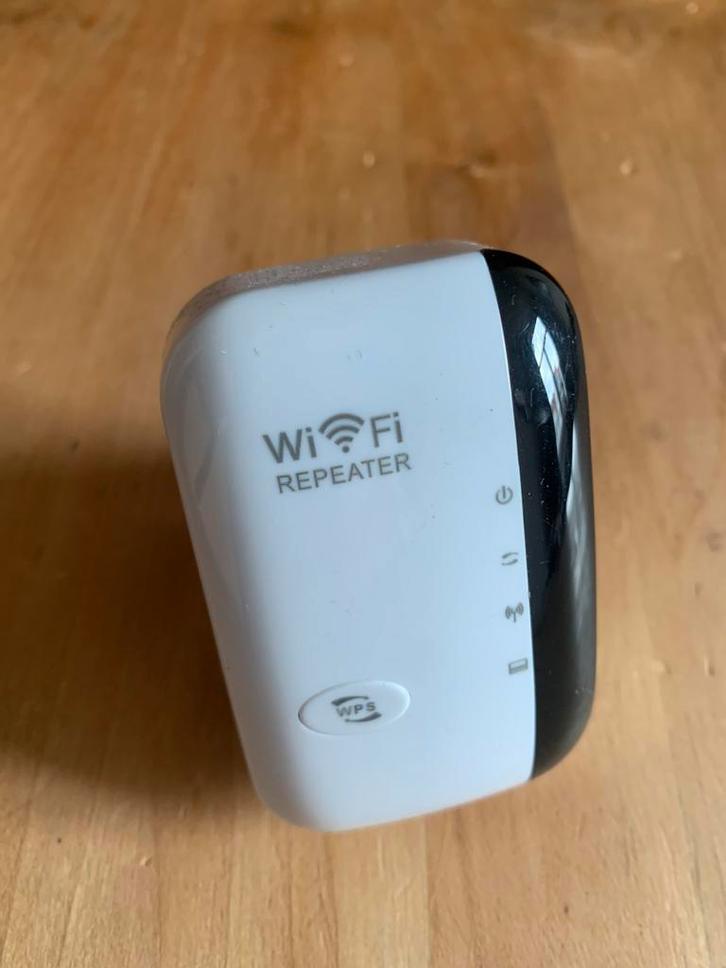 Universele wifi-repeater, Computers en Software, WiFi-versterkers, Zo goed als nieuw, Ophalen of Verzenden