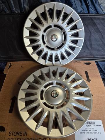 2 Alfa Romeo wieldeksels 15 inch beschikbaar voor biedingen