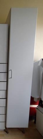 Kolomkast met leggingen Ikea (bied gerust!), Huis en Inrichting, Badkamer | Badkamermeubels, Ophalen, (Half)hoge kast, Minder dan 50 cm