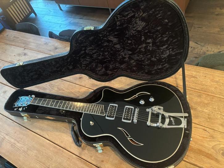 Taylor T3/B black - 2014, Muziek en Instrumenten, Snaarinstrumenten | Gitaren | Elektrisch, Zo goed als nieuw, Semi-solid body