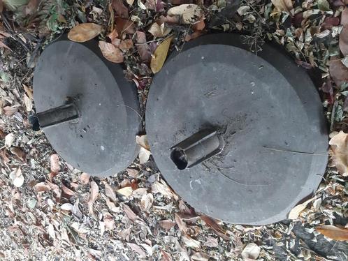 Gratis: twee extra zware (+50kg) betonnen parasolvoeten, Tuin en Terras, Parasols, Gebruikt, Parasolvoet, Ophalen