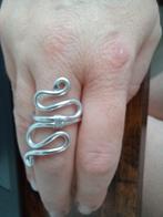 Zilverkleurige ring - small snake (mt 57), Handtassen en Accessoires, Ringen, Nieuw, 18 tot 19, Overige materialen, Ophalen of Verzenden