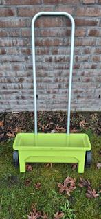 Gras zaaier / strooiwagen met wielen – goede staat, Ophalen