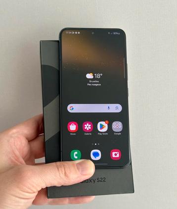 Samsung S22 256gb, doos, hoesje, gehard glas, kabel! beschikbaar voor biedingen